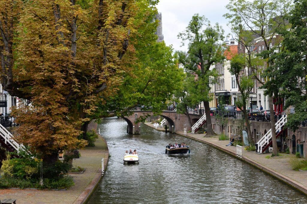 Bootjes op de Oudegracht in Utrecht