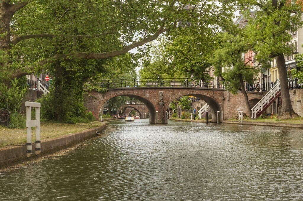 Een brug over de singel in Utrecht
